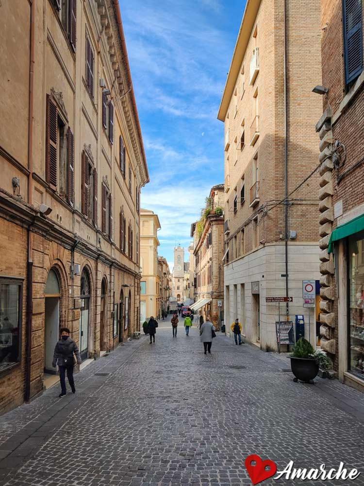 Osimo Nel Cuore Del Centro, Free Wi-Fi E Netflix Apartment Luaran gambar
